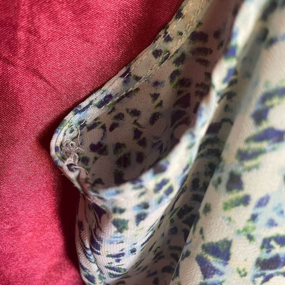 Lightweight layering blouse - Picture 9 of 10